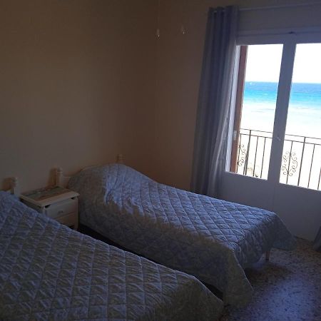 Apartment On The Beach Artemida  Esterno foto